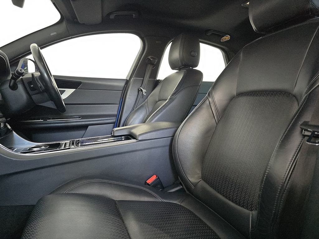 Jaguar XF 2.0D 180 Prestige  #69