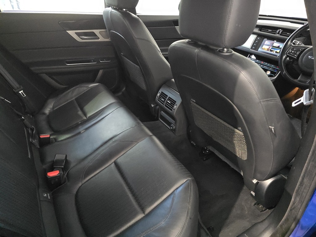 Jaguar XF 2.0D 180 Prestige  #64