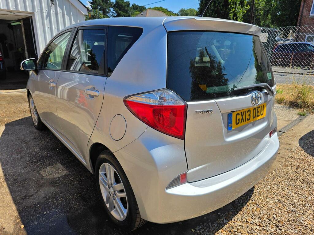 Toyota Verso-S Mpv 1.33 Dual Vvt-i T Spirit Euro 5 201313 Silver #5