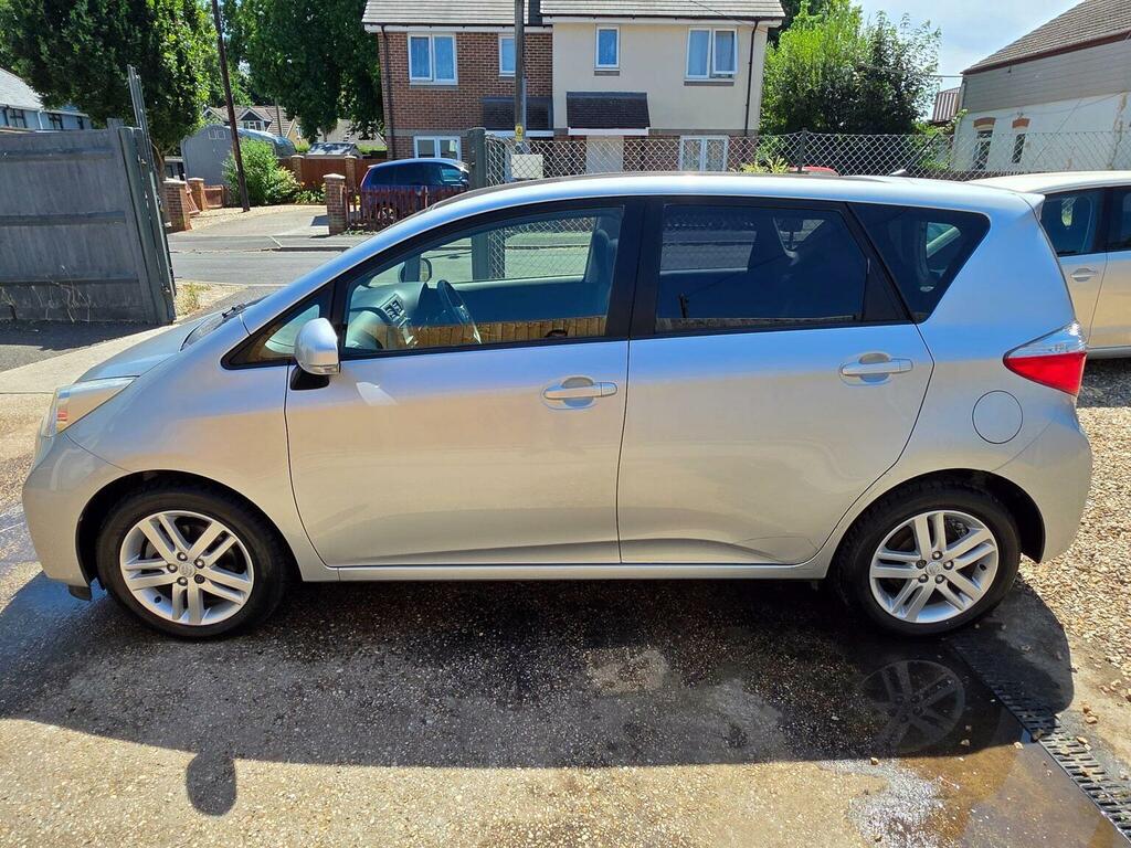 Toyota Verso-S Mpv 1.33 Dual Vvt-i T Spirit Euro 5 201313 Silver #6