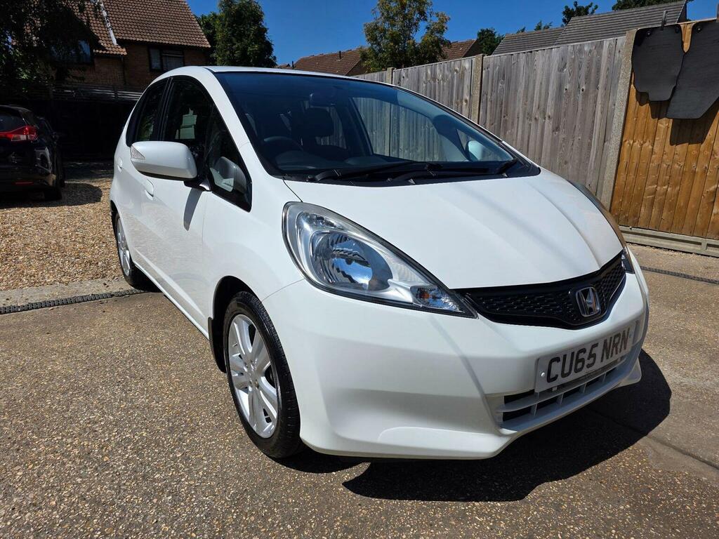 Honda Jazz Hatchback 1.4 I-vtec Es Plus Euro 5 201565 White