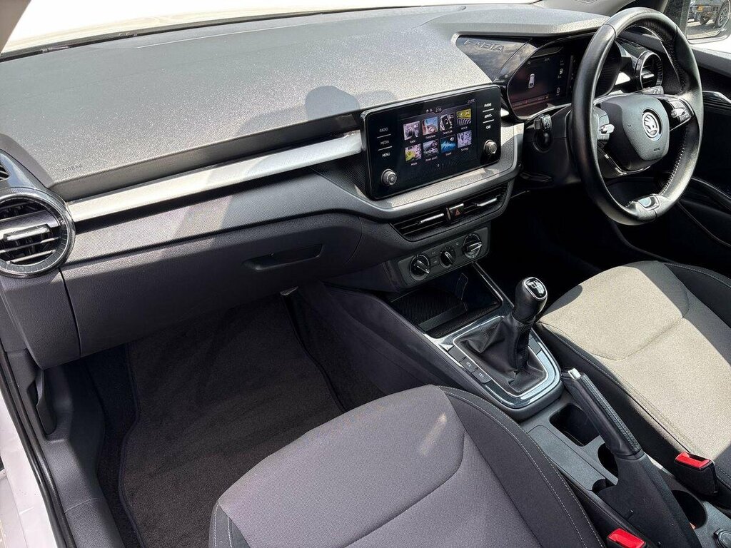Skoda Fabia 1.0 Tsi Colour Edition - 2022 72 HN72KOX White #2