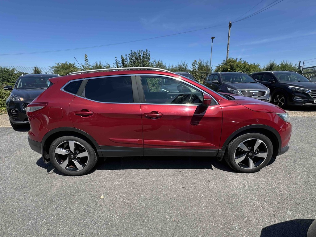 Nissan Qashqai 1.5 Dci N-tec HJ65NFE Red #2