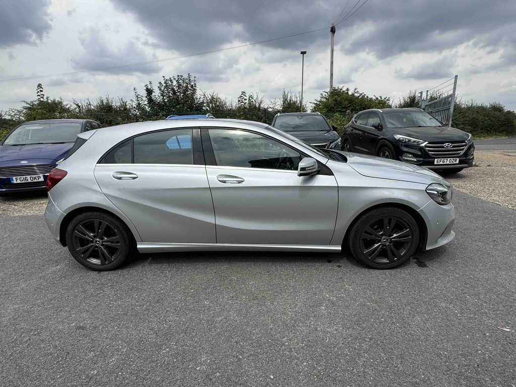 Mercedes-Benz A Class A180d Sport Premium LG67CHV Silver #2