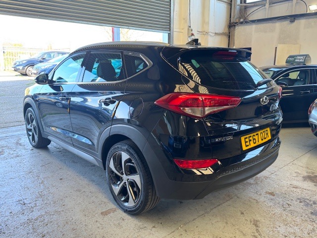 Hyundai Tucson 1.7 Crdi Blue Drive Sport Edition Black #4