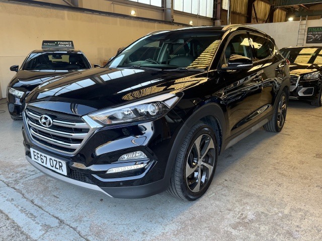 Hyundai Tucson 1.7 Crdi Blue Drive Sport Edition Black #2
