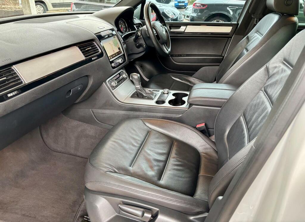 Volkswagen Touareg 3.0 V6 Tdi 245 R-line  #16