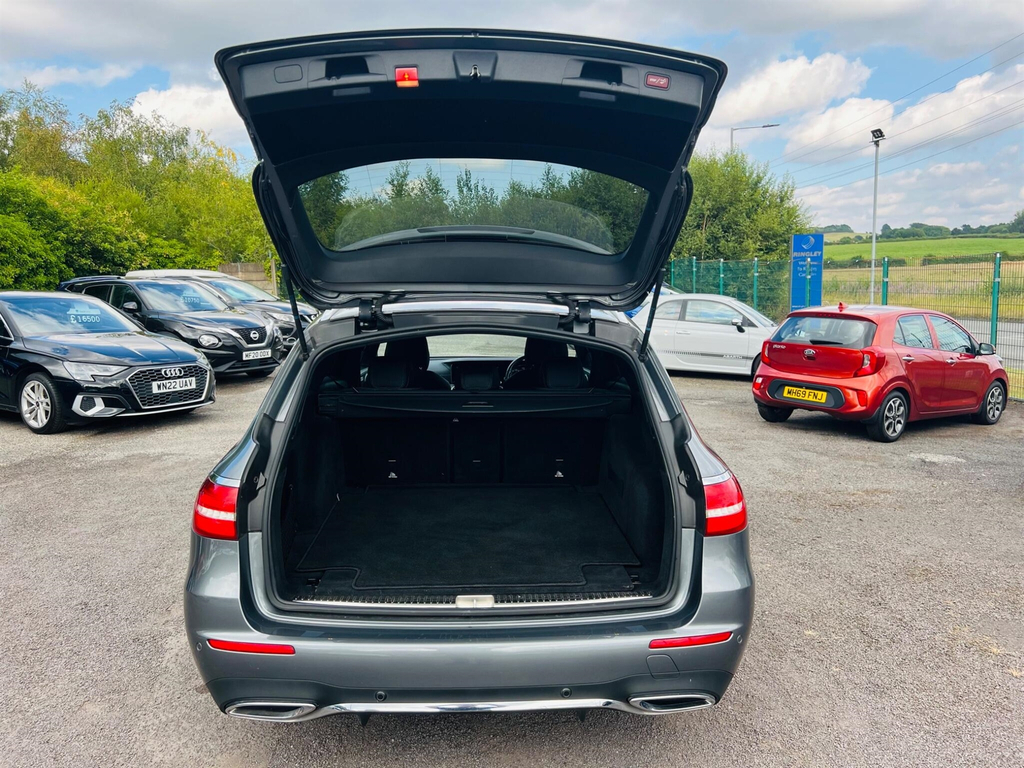 Mercedes-Benz E Class E220d Amg Line 9G-tronic White #39