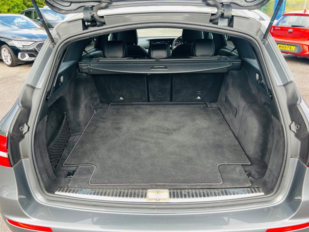 Mercedes-Benz E Class E220d Amg Line 9G-tronic White #40