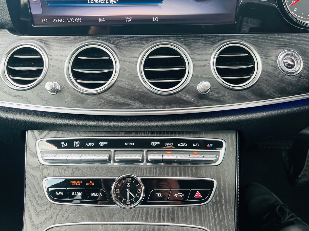 Mercedes-Benz E Class E220d Amg Line 9G-tronic White #33