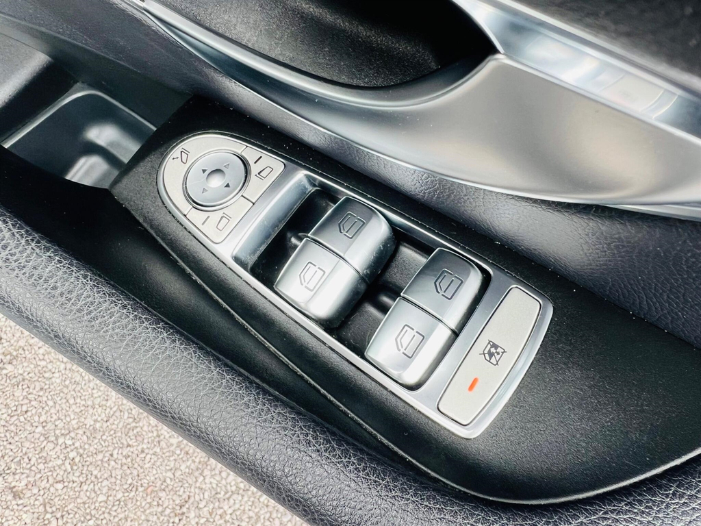 Mercedes-Benz E Class E220d Amg Line 9G-tronic White #20