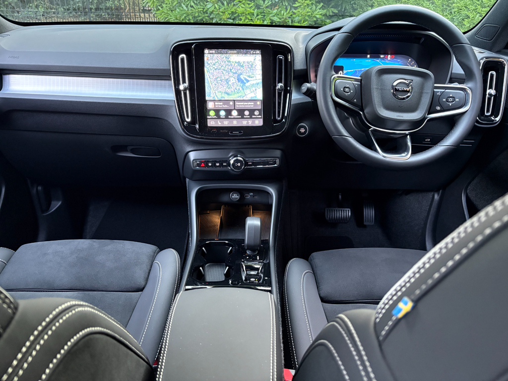 Volvo XC40 2.0 B4 Mhev Ultra Black Edition Suv Hyb #3