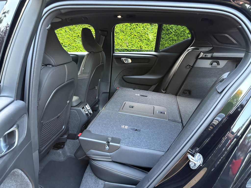 Volvo XC40 Petrol Silver #36