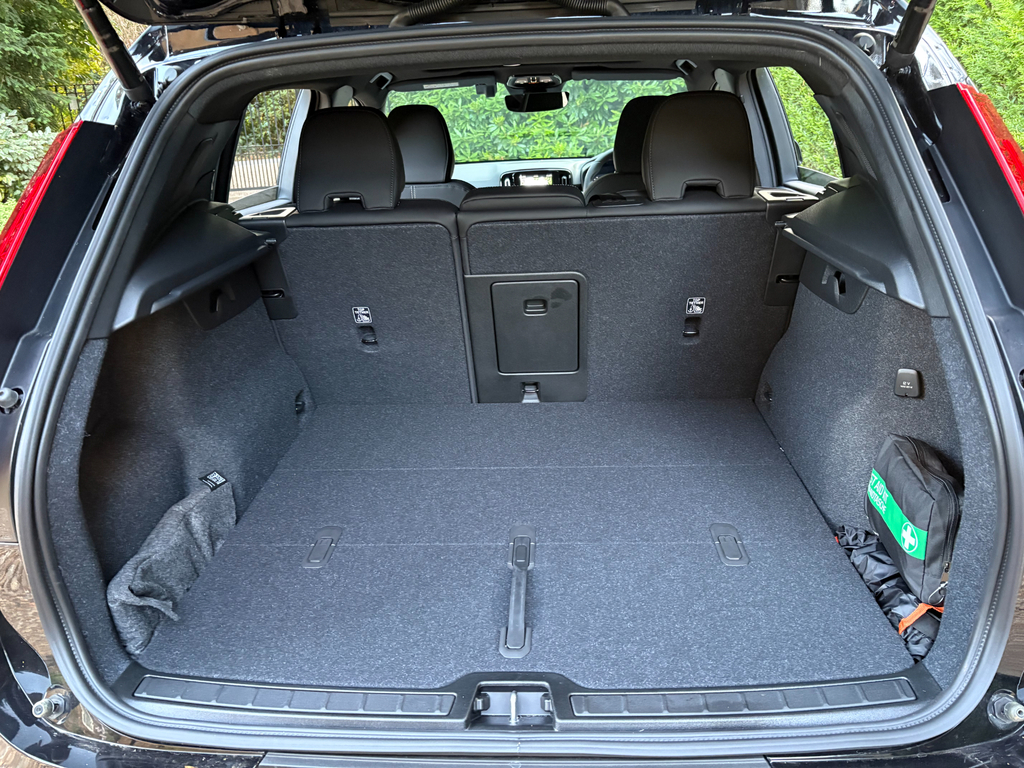 Volvo XC40 Petrol Silver #37