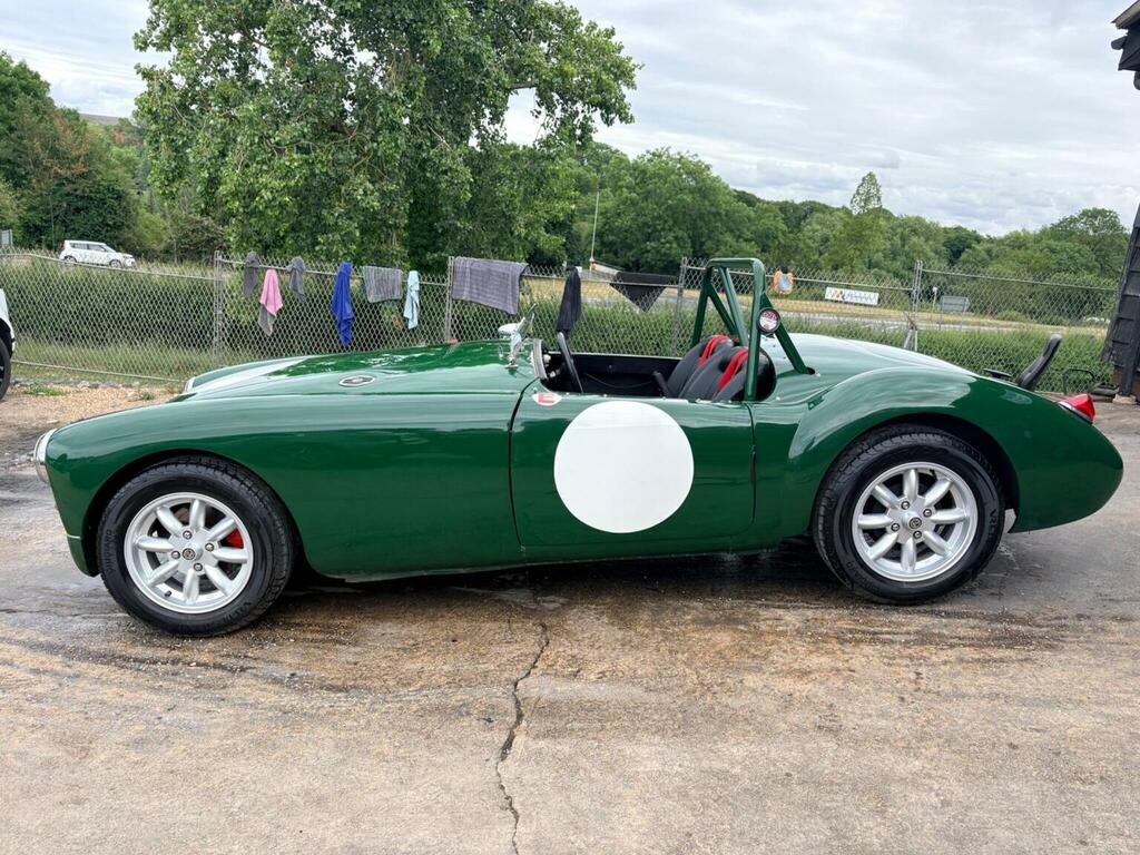 MG MGA Convertible Green #4