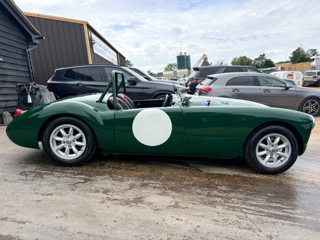 MG MGA Convertible Green #5