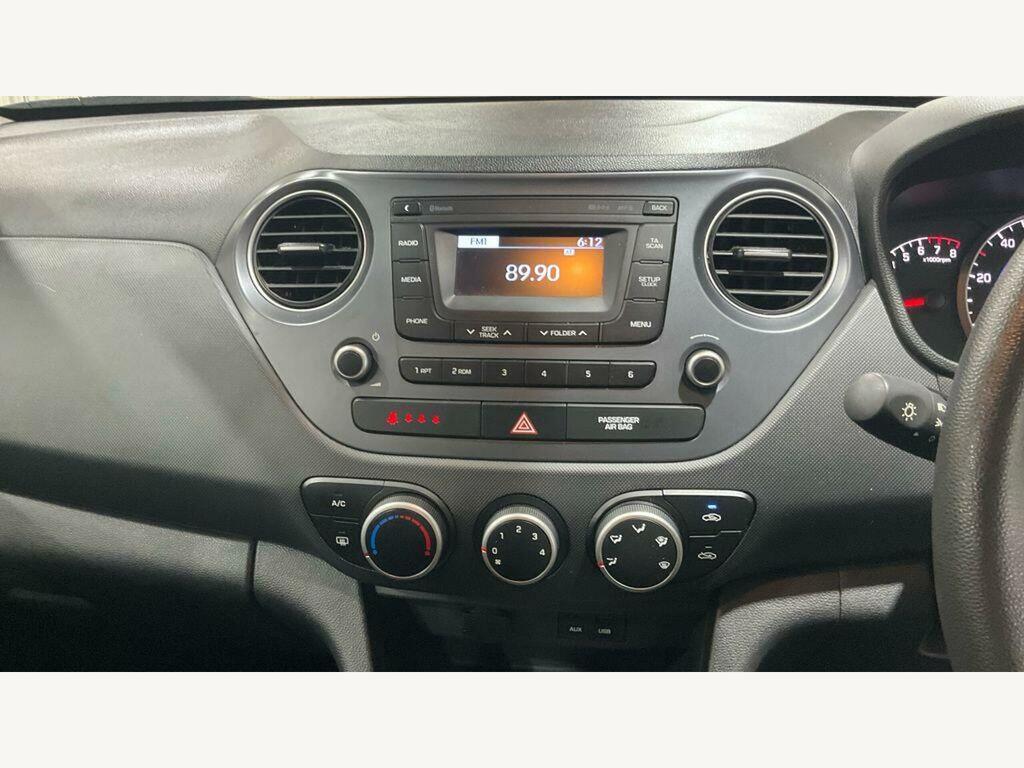 Hyundai I10 1.2 Se Only 30 Road Tax Very Low Insu White #12