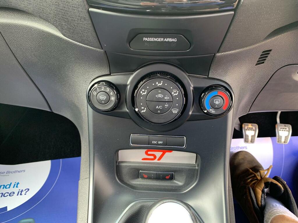 Ford Fiesta 1.0T Ecoboost Titanium White #19