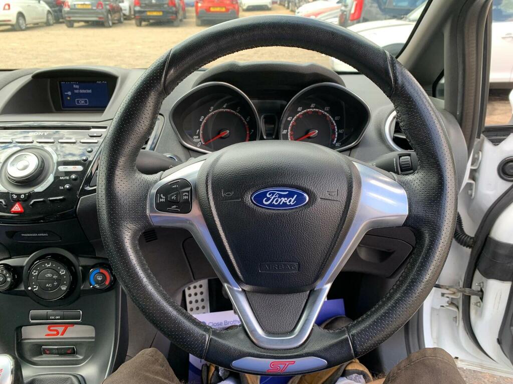Ford Fiesta 1.0T Ecoboost Titanium White #17