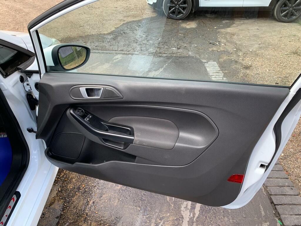Ford Fiesta 1.0T Ecoboost Titanium White #20