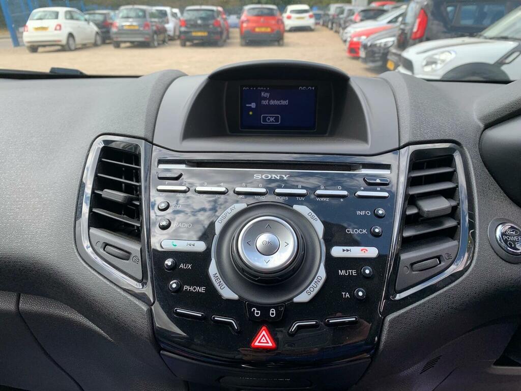 Ford Fiesta 1.0T Ecoboost Titanium White #18