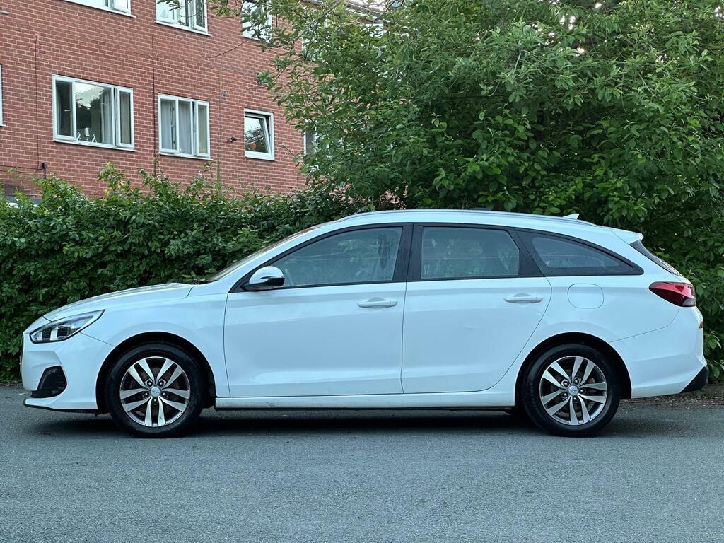 Hyundai I30 1.4 T-gdi Se Nav Tourer Euro 6 S S White #2