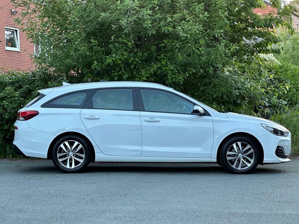 Hyundai I30 1.4 T-gdi Se Nav Tourer Euro 6 S S White