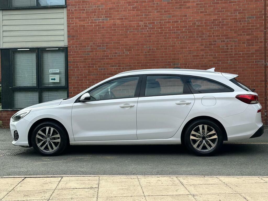 Hyundai I30 1.4 T-gdi Se Nav Tourer Euro 6 S S White