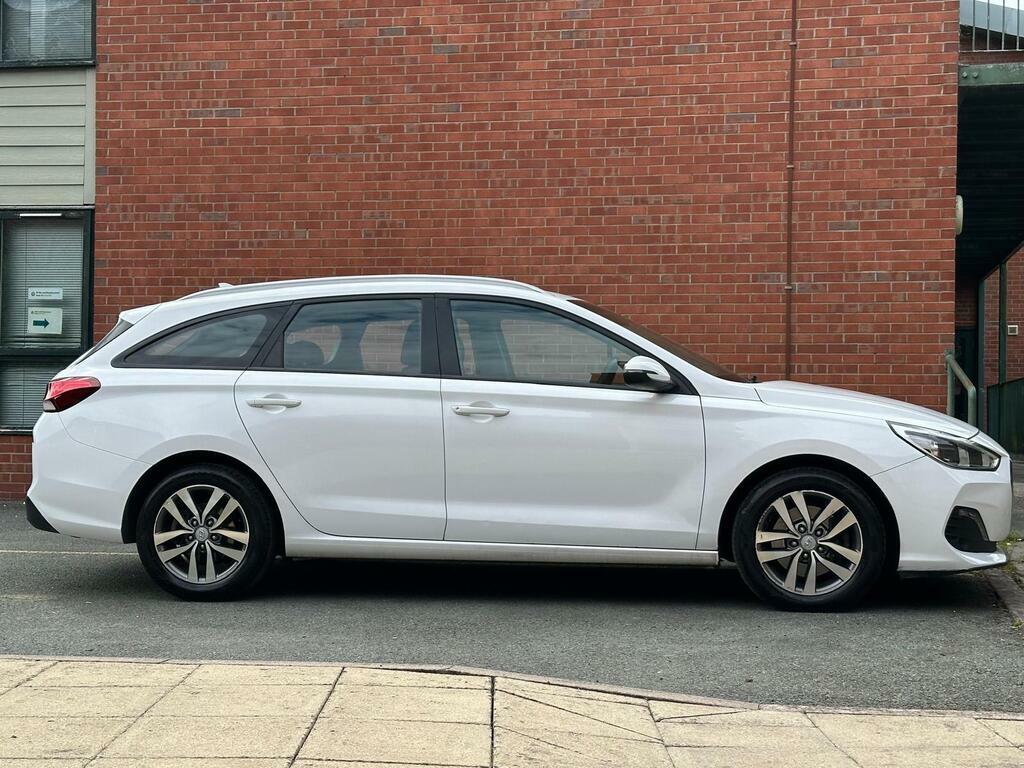 Hyundai I30 1.4 T-gdi Se Nav Tourer Euro 6 S S White #2