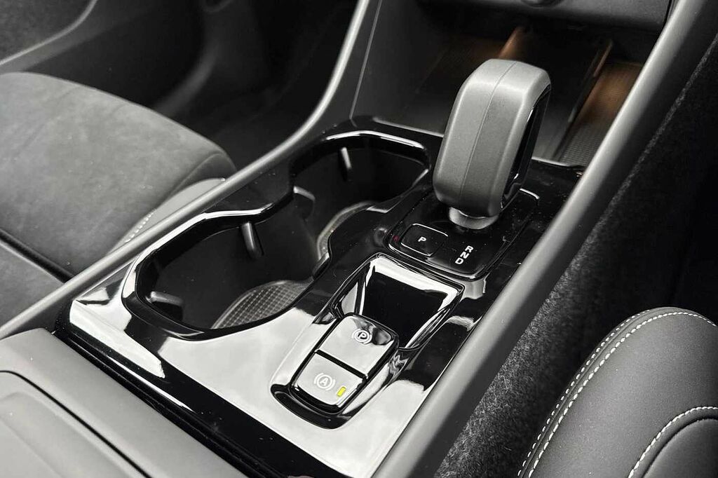 Volvo XC40 Plus, B3 Mild Hybrid, Dark YY75TLX Grey #4