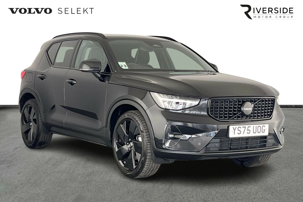 Volvo XC40 B3 Black Edition Plus, Mild Hybrid, Black