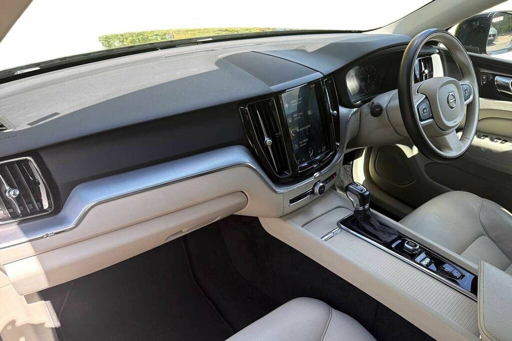 Volvo XC60 T5 Awd Momentum DX68OCP Black #3