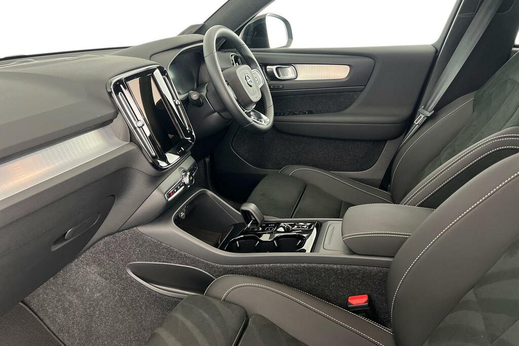 Volvo XC40 Black Edition Ultra, B4 Mild Hybrid, OE75YTH Black #3