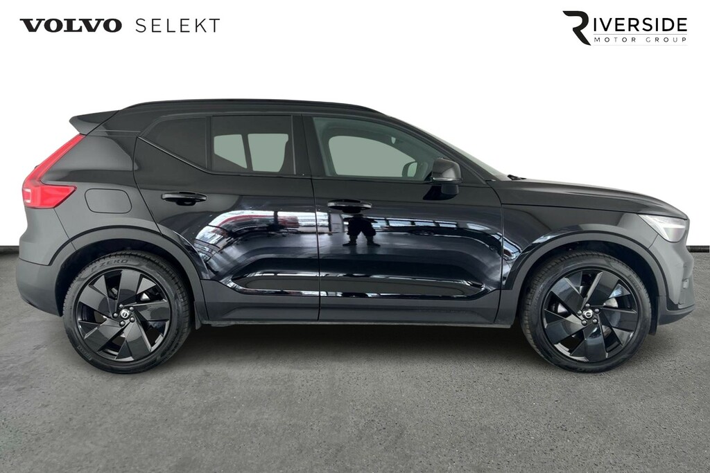 Volvo XC40 B3 Black Edition Plus, Mild Hybrid, Black #4