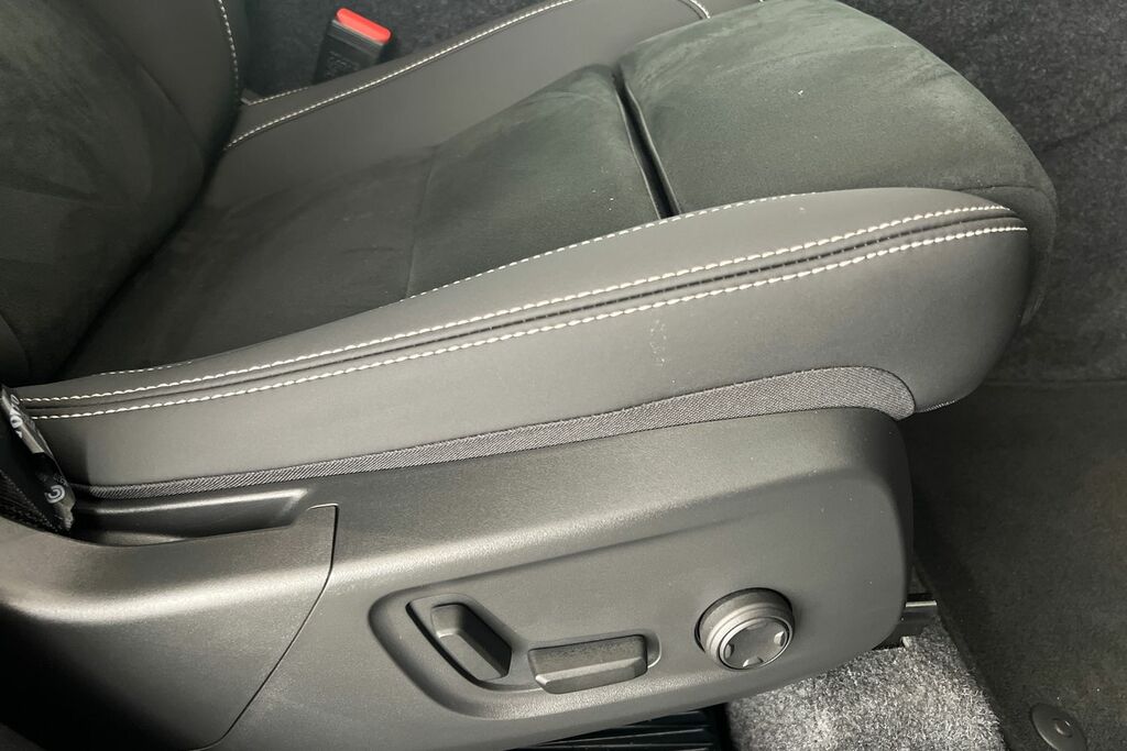 Volvo XC40 Ultra, B4 Mild Hybrid, Bright Blond Leat Grey #29