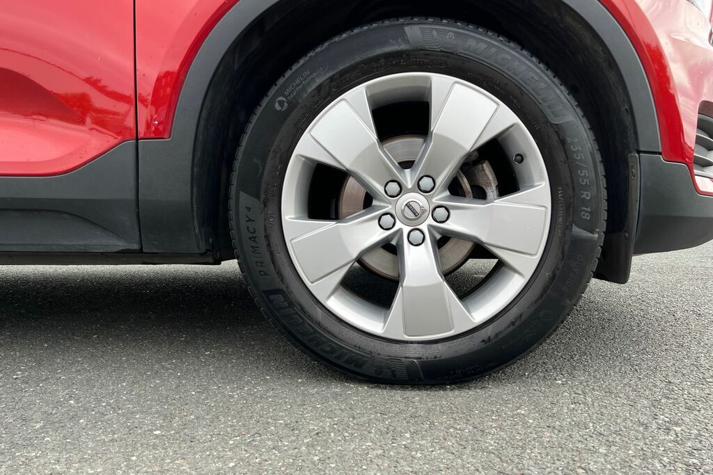 Volvo XC40 T3 Momentum Red #5
