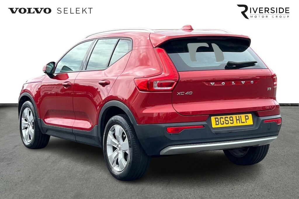 Volvo XC40 T3 Momentum Red #3