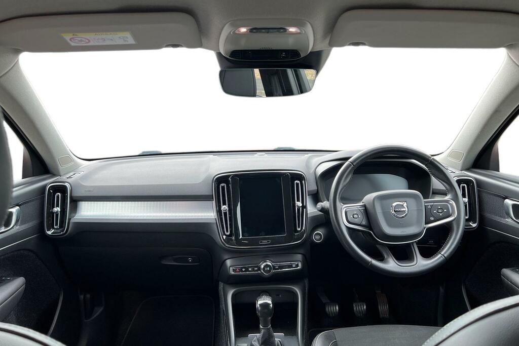 Volvo XC40 T3 Momentum Red #6
