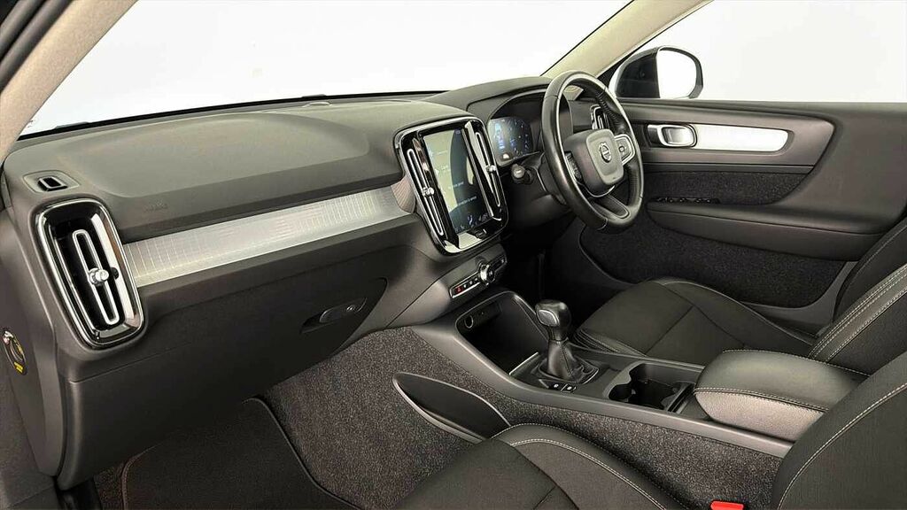 Volvo XC40 D3 Momentum Heated Seats Windscreen Black #3