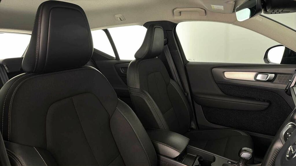 Volvo XC40 D3 Momentum Rear Park Assist, Winter, Sat Black #32