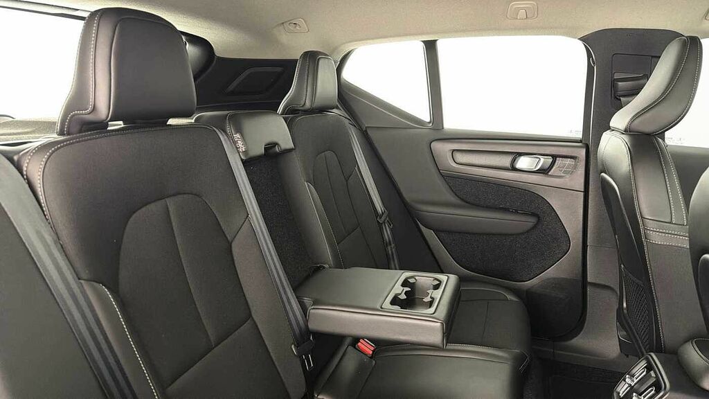 Volvo XC40 D3 Momentum Rear Park Assist, Winter, Sat Black #30