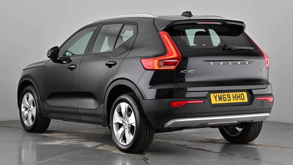 Volvo XC40 D3 Momentum Heated Seats Windscreen Black #2