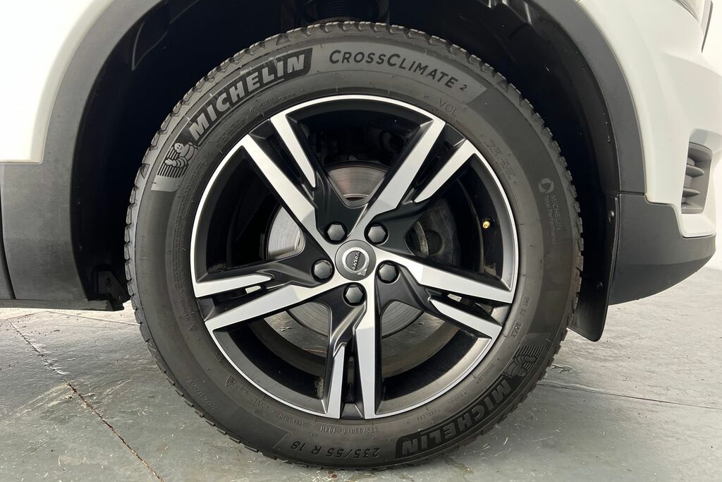 Volvo XC40 T3 R-design, Driver Assistance White #5
