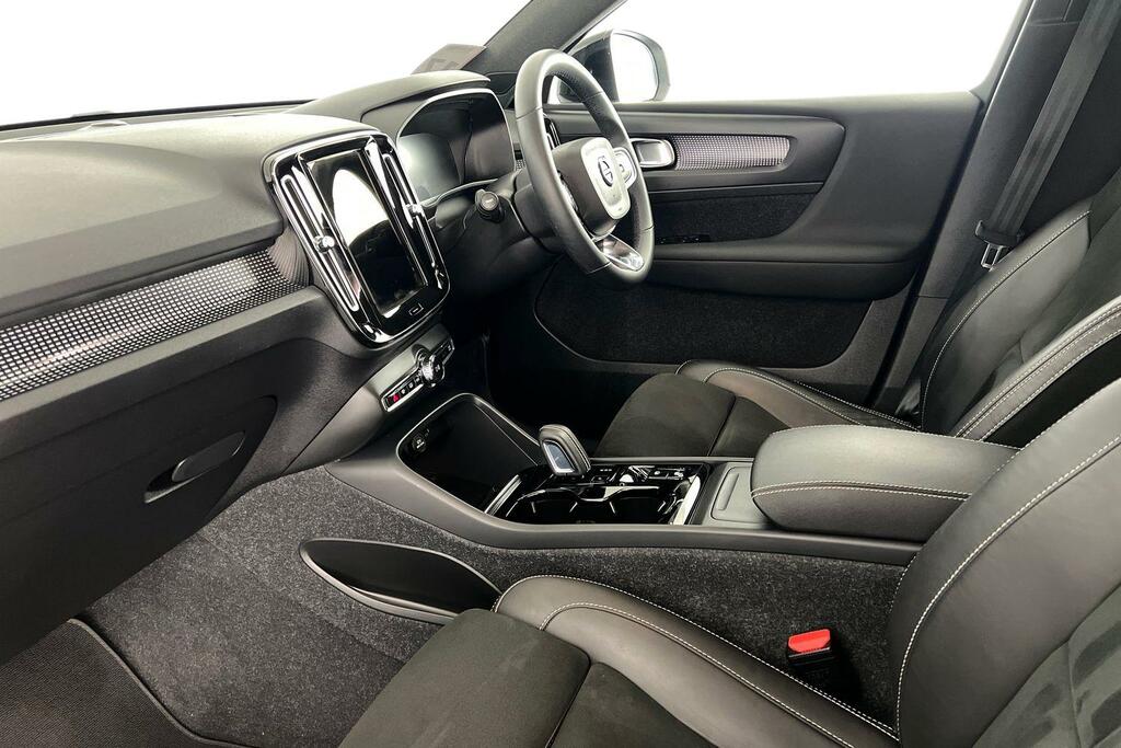 Volvo XC40 T3 R-design, Driver Assistance White #2