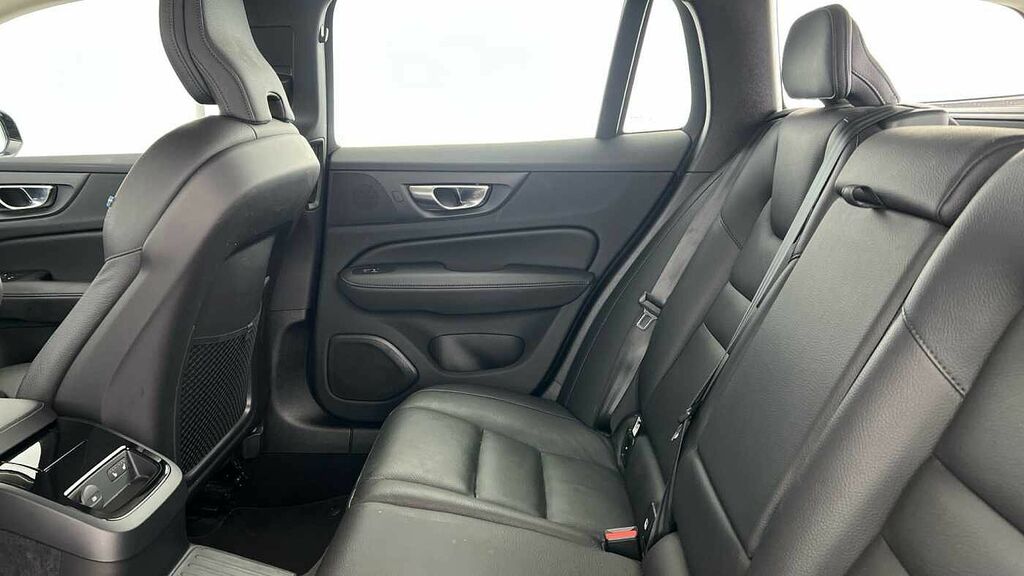 Volvo V60 Recharge Ultimate, T6 Awd Plug-in Hybrid, White #7