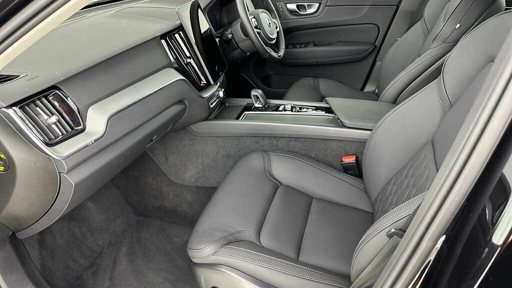 Volvo XC60 Core, B5 Awd Mild Hybrid, Black #3