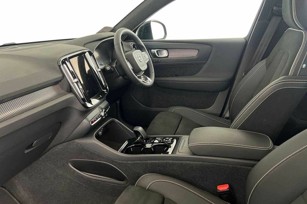 Volvo XC40 Ultimate, B4 Mild Hybrid, Dark CK23EXT Black #3
