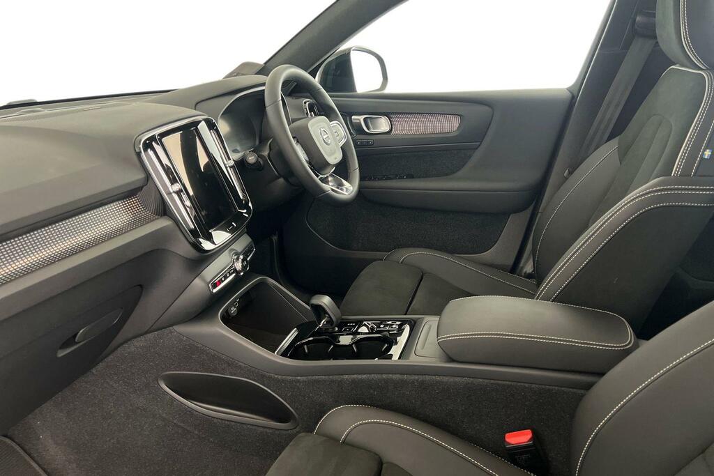 Volvo XC40 Ultimate, B4 Mild Hybrid, Dark CK23EXT Black #4