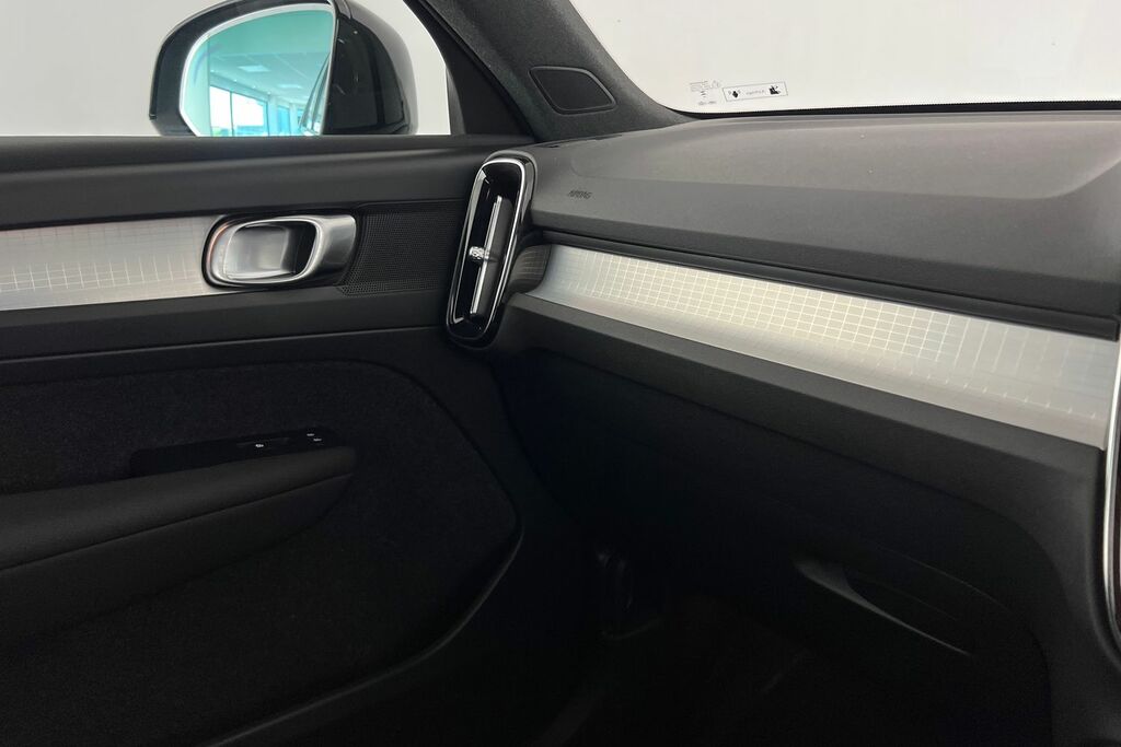Volvo XC40 2.0 B3p Core Black #71