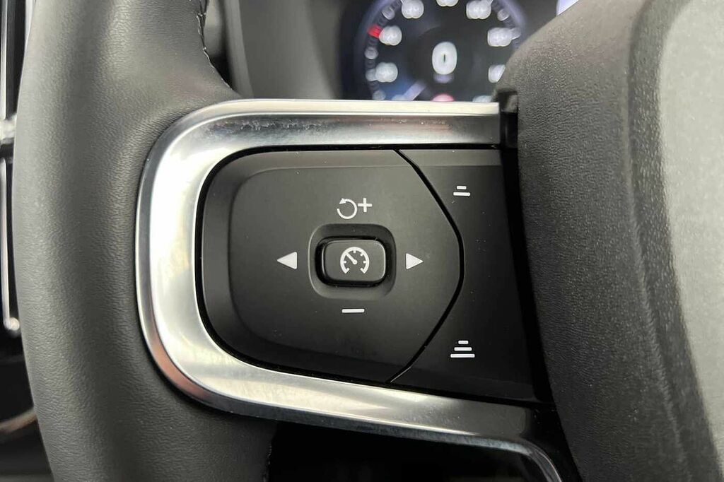 Volvo XC40 2.0 B3p Core Black #22
